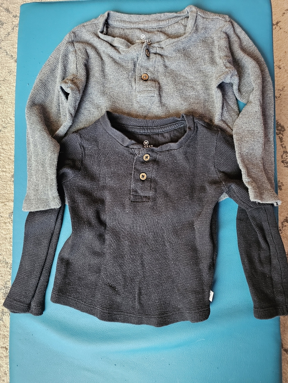 Honest Company Bundle Of 2 Shirts Black And Grey 24m